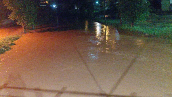 Município, que registrou 18 mortes em enchente no ano passado, voltou a ter ruas alagadas após temporal com 80 mm de chuva em 40 minutos