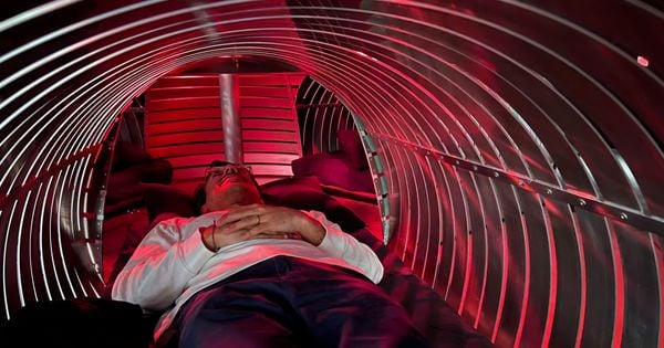 Cientistas estão entusiasmados com avanços no campo da indução de sonhos, mas há um lado polêmico no uso dessas técnicas.