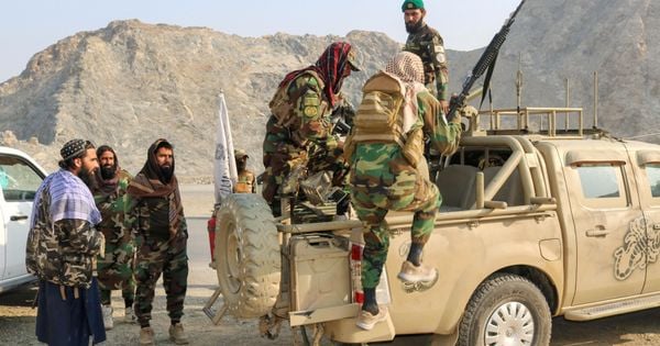 Bombardeios realizados pelo Paquistão no Afeganistão são desdobramento mais recente das tensões entre os dois países vizinhos, embora impacto dos ataques permaneça incerto.