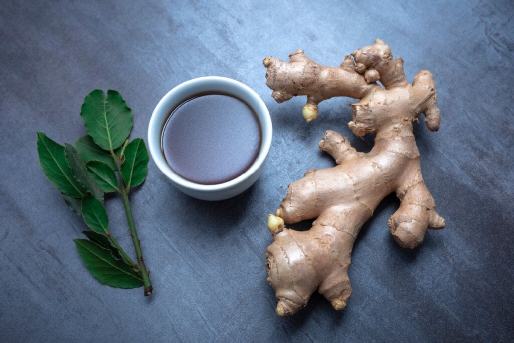 Chá de louro com gengibre (Imagem: Erich Sacco | Shutterstock)