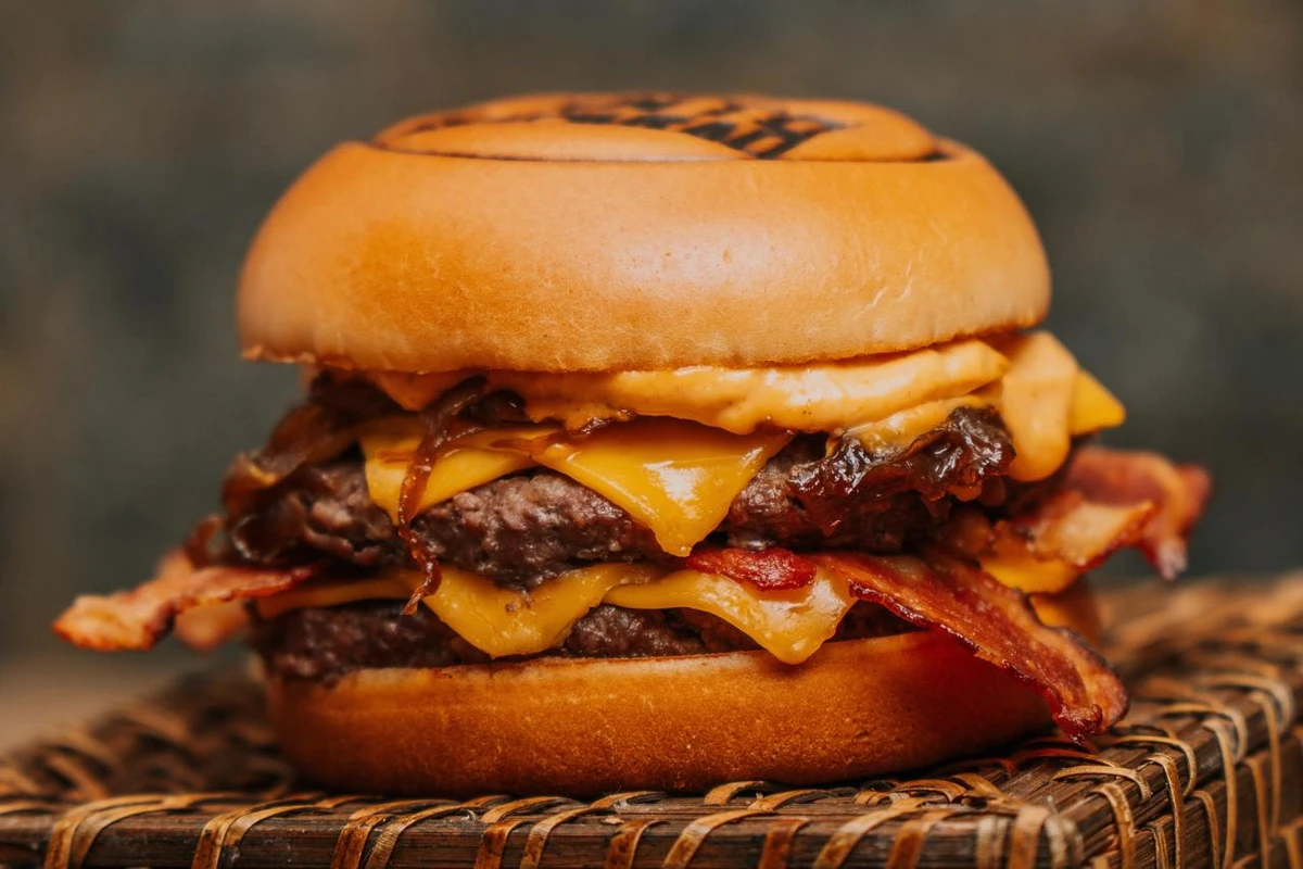 Hambúrguer do Canto Caparaó Foto por Astris Filmes