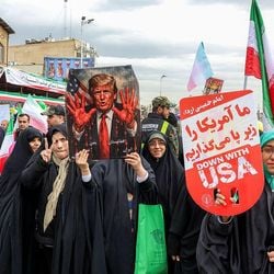 A tensão entre os países inimigos chegou a um dos seus pontos mais altos das últimas décadas após ataques coordenados entre EUA e Israel a diversas cidades iranianas. Mas Teerã e Washington nem sempre estiveram em pé de guerra.