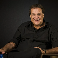 Ele aproximou a TV da linguagem do cinema e dirigiu 'Babilônia', novela que chocou o Brasil ao mostrar beijo de Fernanda Montenegro e Nathalia Timberg no primeiro capítulo.