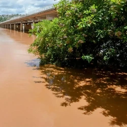 Nível chegou a 4,6 metros neste sábado (28); estado de alerta é decretado a partir de 5,3 metros