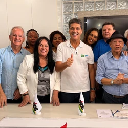 Nos bastidores, cogita-se que, para garantir a federação no palanque, o vice na chapa que vai concorrer ao Palácio Anchieta seja indicado pelos dois partidos