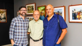 Gabriel Lordello, Joaquim Paiva e Tadeu Bianconi: no vernissage de  “Rodoviária de Brasília”,  nesta quinta-feira (26), na Mosaico Fotogaleria.