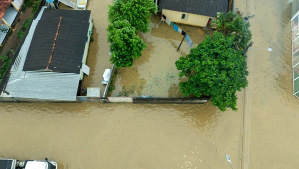 Boletim extraordinário da Defesa Civil aponta aumento de desabrigados; Rio Bananal lidera ranking de volume de chuva em 24 horas