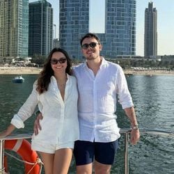 Brasileiros estão com mais medo do que os demais turistas, diz a diretora de marketing Yasmin Castro, que viajou a trabalho para os Emirados Árabes Unidos e foi surpreendida pelo ataque dos EUA e de Israel contra o Irã.