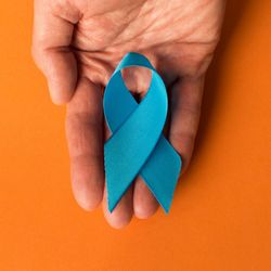 Campanha chama atenção para sintomas que costumam ser subestimados e para o avanço da doença entre adultos jovens