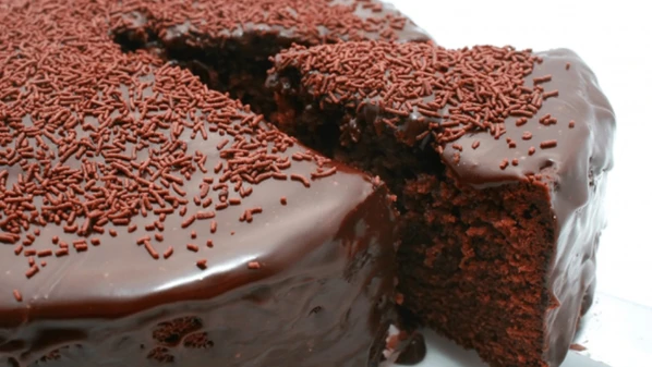 Feito com açúcar mascavo, o bolo sugerido por HZ fica bem fofinho e suculento, perfeito para acompanhar o seu café