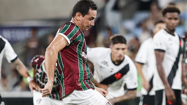 Árbitro Wagner Magalhães teve boa atuação no clássico da semifinal do Carioca