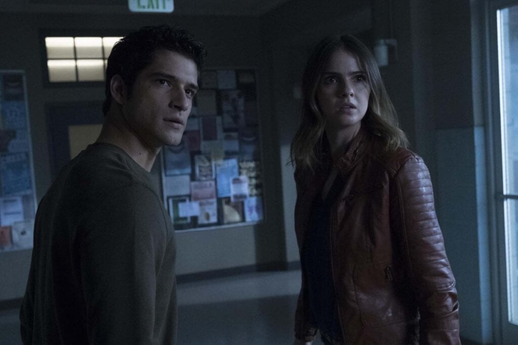 Em “Teen Wolf”, Scott McCall enfrenta ameaças sobrenaturais enquanto tenta equilibrar poderes recém-descobertos e os desafios da adolescência (Imagem: Reprodução digital | MTV, MGM Television)