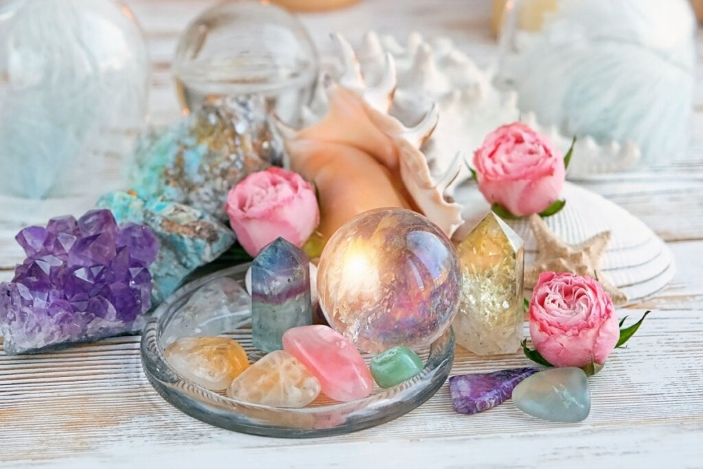 Os cristais ajudam a elevar a vibração da casa (Imagem: ju_see | Shutterstock)