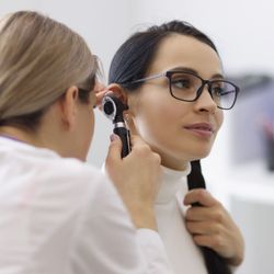 Pequenas mudanças na rotina fazem diferença significativa na preservação da saúde auricular