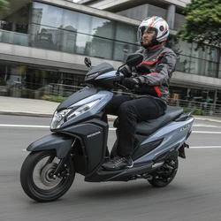 A scooter já está disponível e chega com preço de R$ 14.300,00; além da garantia de 3 anos, sem limite de quilometragem