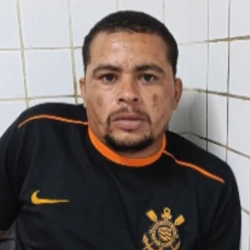 A corporação agora está atrás da liderança do tráfico de drogas do Bairro Das Laranjeiras, também na Serra, identificada como Carlos Alberto dos Santos Gonçalves Júnior