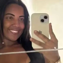 Um suspeito de 35 anos, que não teve a identidade revelada, foi preso em flagrante; a Polícia Militar diz ter encontrado a vítima com graves queimaduras no local de trabalho dela