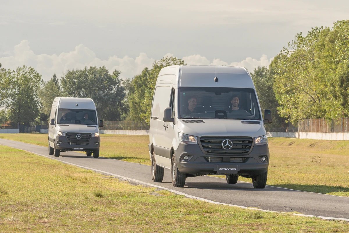 A Sprinter com câmbio automático de nove marchas tem o mesmo motor 2.0 turbodiesel de 170 cv de potência.