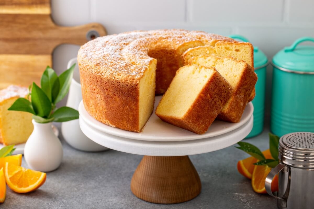 Bolo de liquidificador de laranja (Imagem: Elena Veselova | Shutterstock)