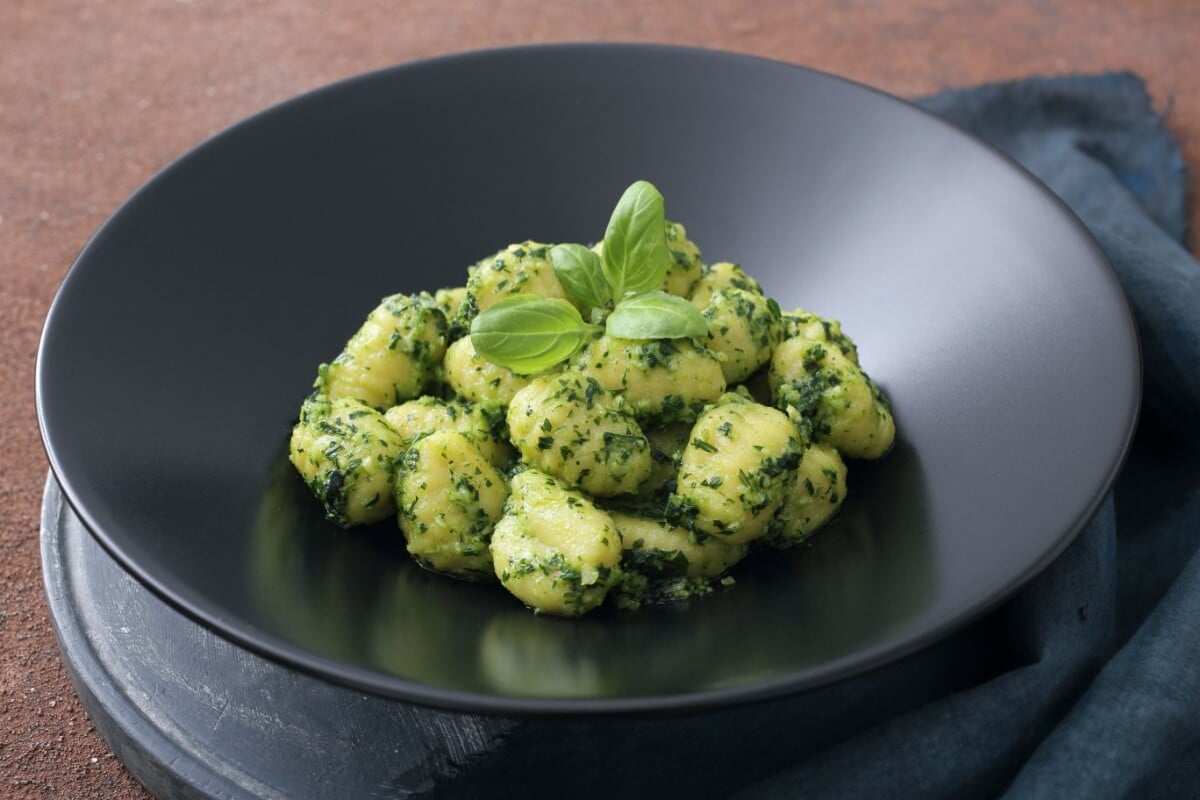 Nhoque de batata-doce ao pesto (Imagem: denio109 | Shutterstock)

