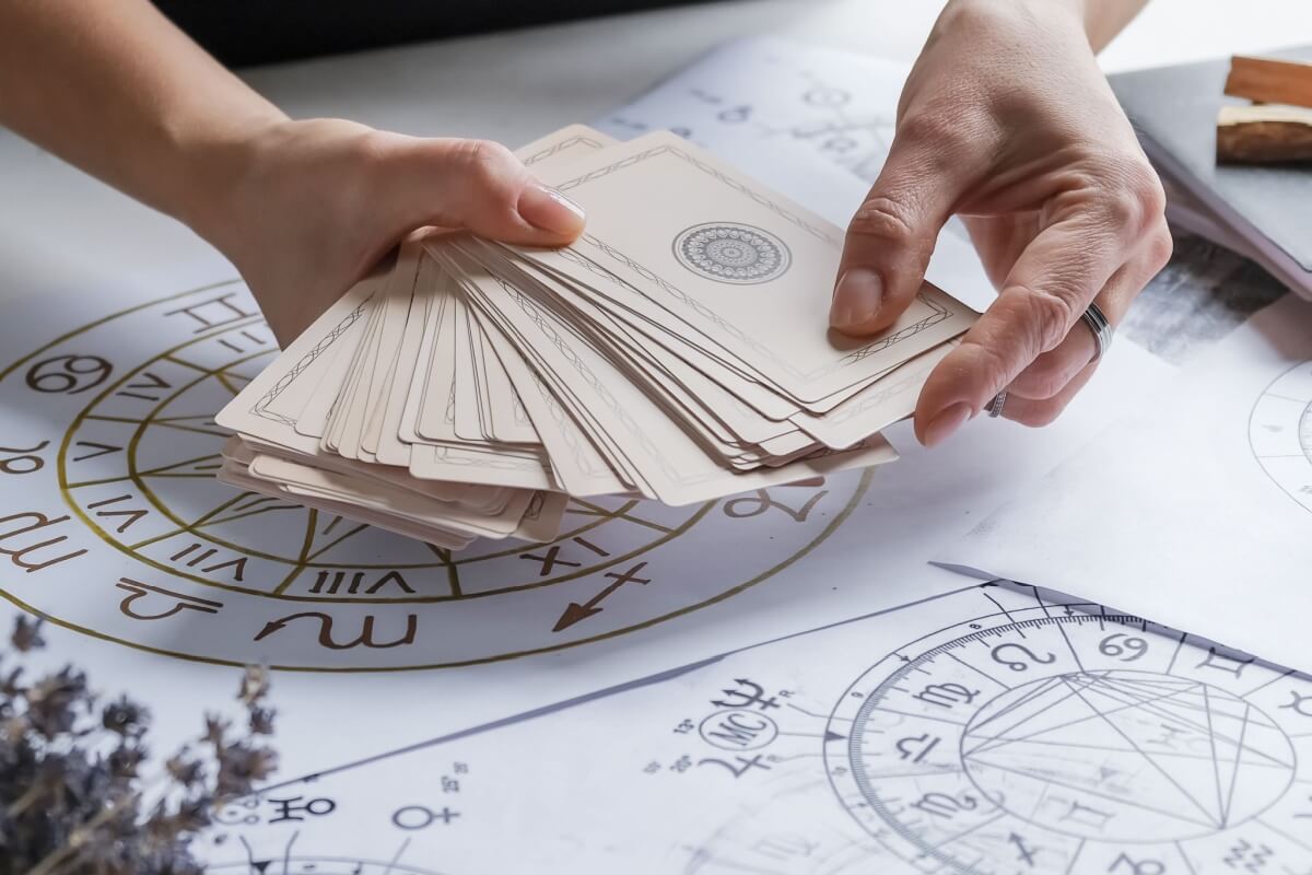 Será um dia  de novos começos, aprendizados e ajustes emocionais importantes (Imagem: Shyntartanya | Shutterstock)