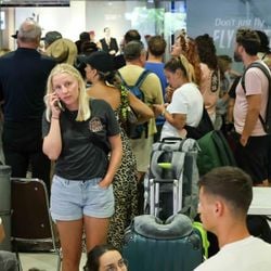 Nos últimos dias, foram cancelados centenas de voos no Oriente Médio, prejudicando milhares de passageiros que ficaram sem ter como viajar no Golfo Pérsico e em outras regiões do mundo.