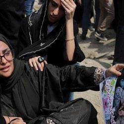 Os ataques aéreos dos EUA e de Israel contra o Irã, e a resposta iraniana, levantaram dúvidas sobre se houve violação do direito internacional. A BBC World Service ouviu especialistas para analisar as ações dos dois lados