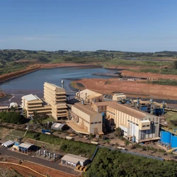 A Companhia de Desenvolvimento Econômico de Minas Gerais (Codemig) e a CBMM fecharam acordo para aumentar a governança na exploração do nióbio, segmento em que o Brasil tem domínio global