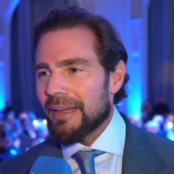 Mensagens transcritas em decisão do STF mostram pagamentos milionários, planejamento de atos violentos e participação de servidores do BC