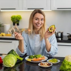 Veja estratégias simples para equilibrar carboidratos, proteínas e vegetais e manter a dieta sem exageros
