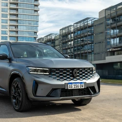 Modelo de porte grande estreia em versão única esportiva, com sistema híbrido convencional (HEV), três telas de 12,3” e 29 sistemas ADAS; veja lista de equipamentos