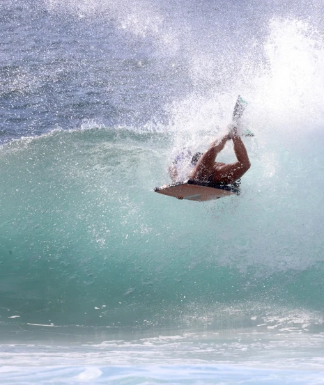 Luna Hardman na edição 2026 do Hawai’i Pipeline Bodyboarding Championship
