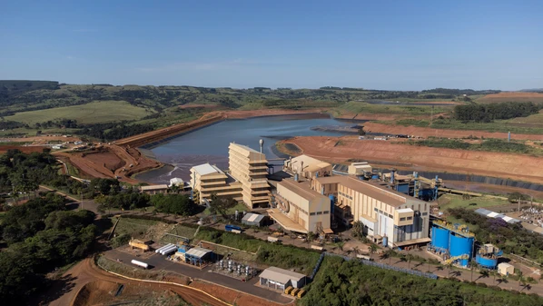 A Companhia de Desenvolvimento Econômico de Minas Gerais (Codemig) e a CBMM fecharam acordo para aumentar a governança na exploração do nióbio, segmento em que o Brasil tem domínio global