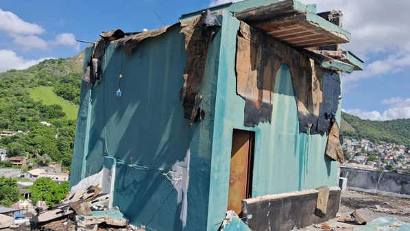 Vistoria aponta falta de manutenção preventiva na estrutura com cerca de 20 anos, que colapsou e causou alagamentos em prédio e imóveis vizinhos