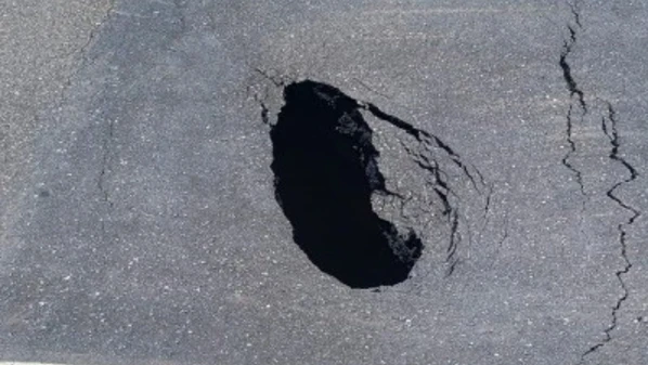 Buraco na via será reparado pelo DER-ES entre quarta-feira (4) e sexta-feira (6); trânsito vai fluir em sistema de pare e siga