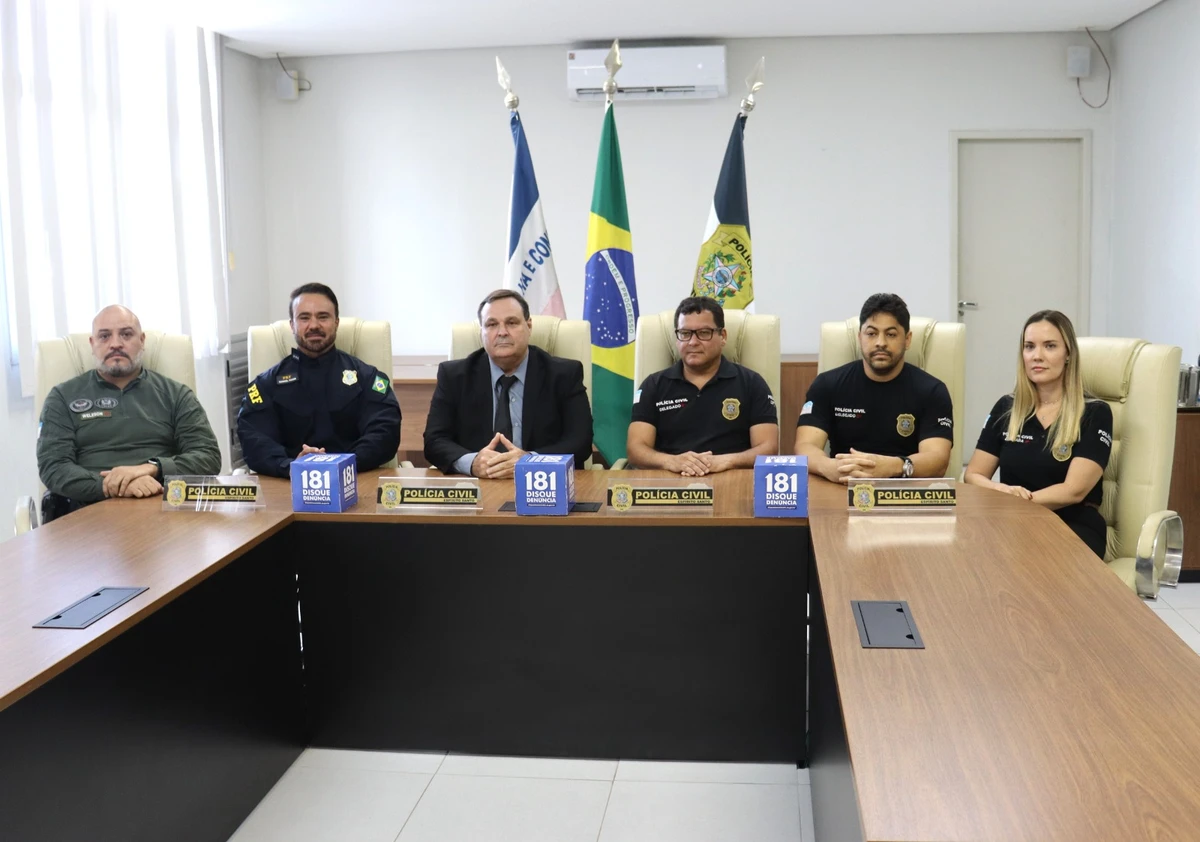 Coletiva de imprensa com a Polícia Civil, Polícia Rodoviária Federal e Polícia Penal sobre a apreensão de R$ 200 mil reais que seriam usados para comprar fuzis no Rio de Janeiro