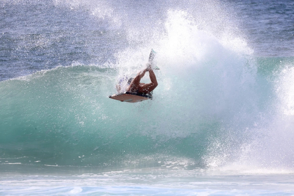Luna Hardman na edição 2026 do Hawai’i Pipeline Bodyboarding Championship