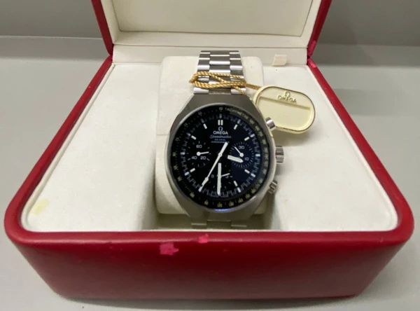 O relógio tem mais de 15 anos, nunca foi usado e está na embalagem original