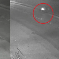 Suspeito foi atingido por três disparos após luta corporal e está em estado grave; caso aconteceu no Centro da cidade