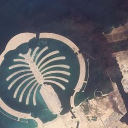 Ataques retaliatórios do Irã mancharam a imagem desses países como seguros e prósperos.