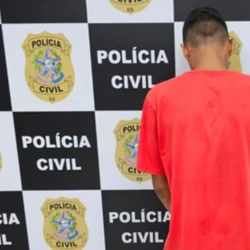 Segundo a polícia, o homem possui uma extensa ficha criminal e, além das três condenações por roubo, também possui condenações por tortura e porte ilegal de arma de fogo