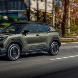 Modelo marca uma nova fase da Suzuki no Brasil, com design diferente e união entre capacidade off-road e motorização elétrica; motores entregam 184 cv de potência combinada