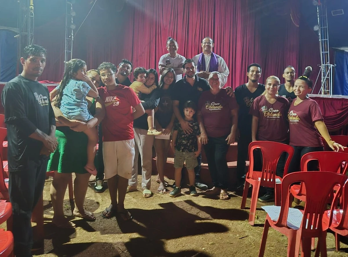 A confraternização entre católicos e ciganos:  troca cultural entre os participantes