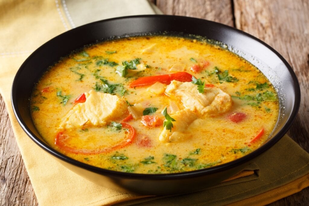 Moqueca de peixe simples (Imagem: Sergii Koval | Shutterstock)