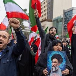 A BBC explica as diferenças entre os dois ramos do Islamismo: os sunitas e os xiitas — e as profundas raízes religiosas que influenciam todo o equilíbrio do Oriente Médio.