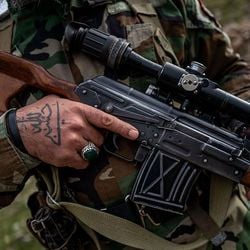 Grupos de oposição curdos iranianos exilados no norte do Iraque disseram à BBC que têm planos de cruzar a fronteira assim que os EUA 'abrirem o caminho'.