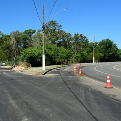 O traçado começa na área pertencente à concessionária do aeroporto e segue até a Avenida Adalberto Simão Nader; intervenções devem ser concluídas em abril