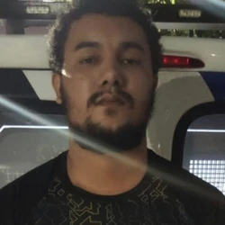 Na última quinta-feira (5), ele foi flagrado com a namorada em uma casa, onde a polícia encontrou diversos tipos de drogas, no bairro Itararé