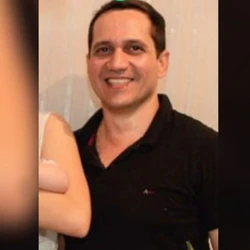 O produtor rural Adelanio dos Santos Dantas, de 46 anos, foi baleado na propriedade onde cultivava café na manhã desta sexta (6); ferido, ele conseguiu acionar a companheira sobre o ocorrido, mas não resistiu após ser levado ao hospital