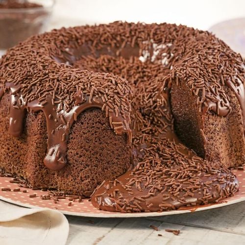 Imagem - Bolo de chocolate com cobertura: 3 receitas deliciosas e práticas